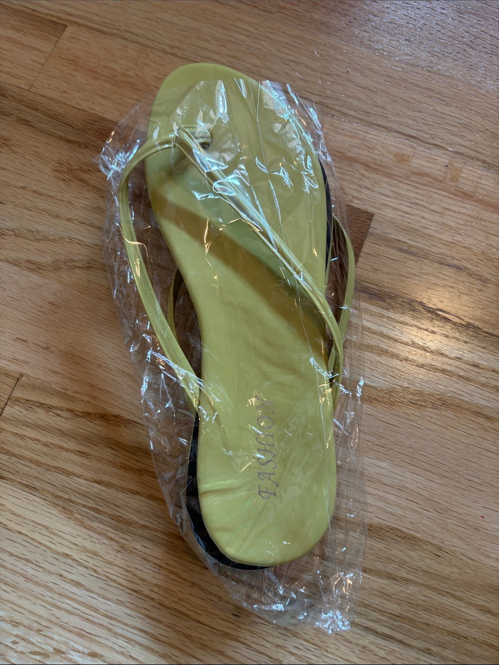 NWT Women's Yellow Slim-Strap Flip Flops - Banana Yellow - Picture 3 of 3